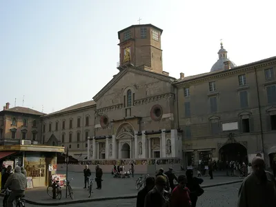 Центр города реджо-эмилия, Италия Стоковое Изображение - изображение  насчитывающей эмилия, старо: 168457527