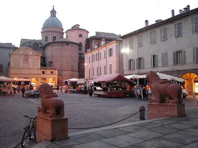 Центр города реджо-эмилия, Италия Стоковое Изображение - изображение  насчитывающей ландшафт, город: 168457457