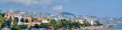 Панорамный вид на красивом городе сан-ремо, Италия Стоковое Фото -  изображение насчитывающей средневеково, цветасто: 182079740