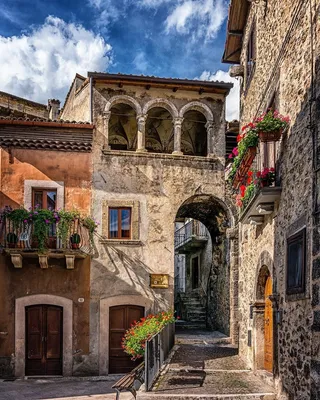 Красивые места Италии. Цветочные улочки Спелло - YouTube