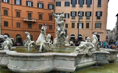 Турин, Италия - 22 Апреля, 2015: Туристы, Посещающие Центральную Площадь  Piazza Castello Барокко (HDR) Фотография, картинки, изображения и  сток-фотография без роялти. Image 62653532