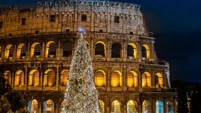 Милан, Италия 15-ое декабря 2020 : Елка до площади дуомо Миланского собора  в ночи в декабре Редакционное Стоковое Фото - изображение насчитывающей  люминисцентно, итальянско: 205392588