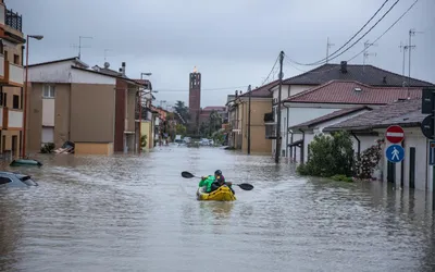 В Милане в результате проливных дождей затопило улицы - Anadolu Ajansı
