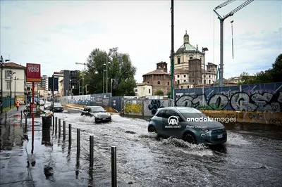 В Милане в результате проливных дождей затопило улицы - Anadolu Ajansı