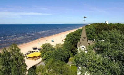 Пляж Юрмала, Латвия редакционное изображение. изображение насчитывающей  европа - 158457240
