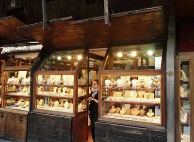 Европейские антикварные золотые серьги купить в Москве в «Сказке»