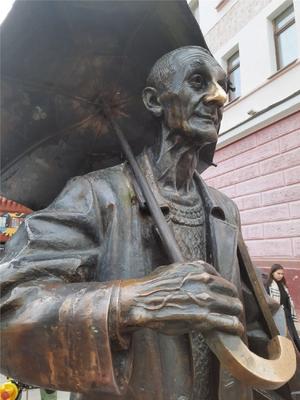 В Красноярске открылся памятник Дмитрию Хворостовскому