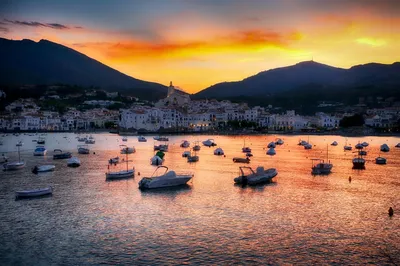Кадакес признали самым красивым прибрежным городом Испании | Justreal  недвижимость за рубежом | Дзен