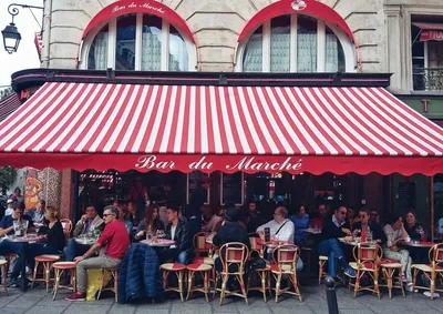 Кафе Парижа редакционное стоковое фото. изображение насчитывающей ресторан  - 33216888