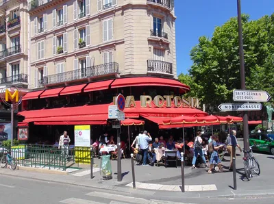 Уличное кафе в Париже – Стоковое редакционное фото © konstsem #19494269