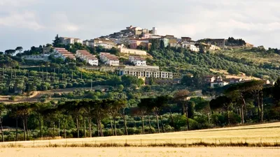 Candela, Italy, June 23, 2021. A small street between the old houses of a  mediterranean village of Puglia region Stock Photo - Alamy