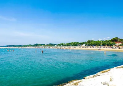 Пляж и деревня,Каорле,Адриатическое море,Венето,Италия Стоковое Фото -  изображение насчитывающей европа, каникулы: 159579344