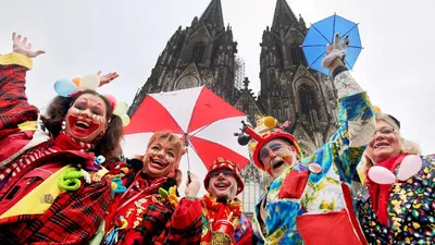 В Германии стартовал уличный карнавал – DW – 12.02.2015
