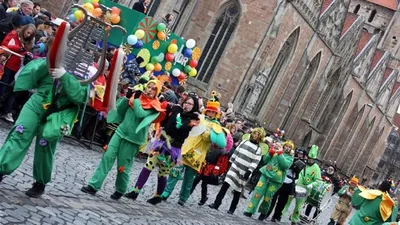 Веселье на злобу дня: в Дюссельдорфе прошел традиционный карнавал - МК  Германия