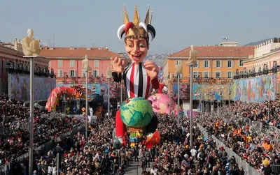 Грандиозный карнавал в Ницце - Переезд во Францию