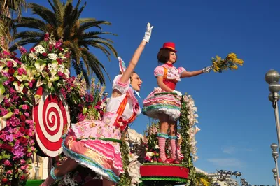 Карнавал в Ницце: праздник цветов, красавиц и гигантских кукол -  17.02.2016, Sputnik Узбекистан