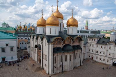 Музеи Московского Кремля: история основания, экспозиции, соборы на  территории Кремля.