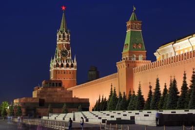 Москва. Красная площадь. Ночь. …» — создано в Шедевруме