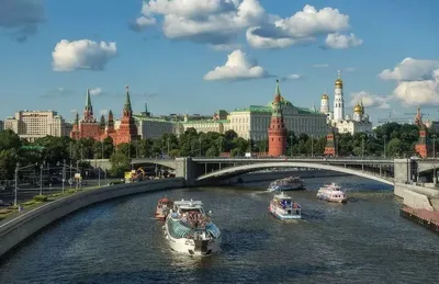 Власти Москвы объяснили окрашивание воды в Москва-реке — РБК
