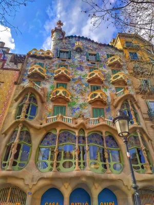 Дом Мила (Каса Мила), архитектор Антонио Гауди, Барселона | Антонио гауди,  Гауди, Барселона