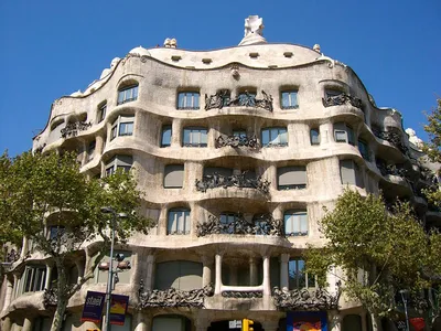Дом Мила в Барселоне: что посмотреть + полезное инфо