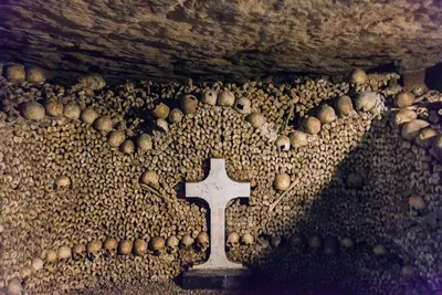 Катакомбы Парижа во Франции Стоковое Изображение - изображение  насчитывающей внутрь, череп: 158112043