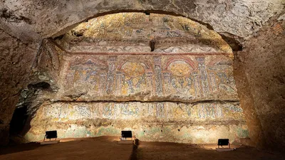 Древо - иллюстрация: Воскрешение Лазаря. Фреска IV в. Катакомбы Джордани в  Риме.
