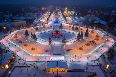 Три необычных катка Москвы: хоккейный, на башне «Москва-Сити» и на Красной  площади - KP.RU