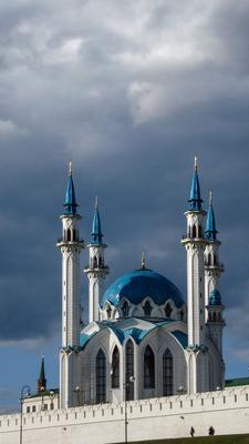 Kul Sharif mosque in Kazan Kremlin, Tatarstan, Russia. It is landmark of  Kazan. Sunny view of Islamic architecture, tourist attraction in Kazan city  c Stock Photo - Alamy