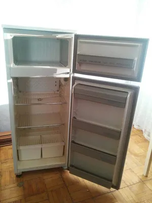 Отличный двухкамерный холодильник Минск 15М. Все работает!