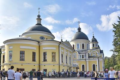 В Северную Осетию доставили ковчег с мощами Матроны Московской -  27.03.2023, Sputnik Южная Осетия