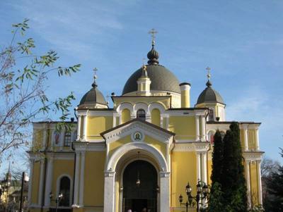 В Покровский храм Петровска доставили ковчег с мощами святой блаженной  Матроны Московской | Петровские вести