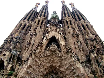 Чудеса архитектуры: храм Святого семейства (Барселона)