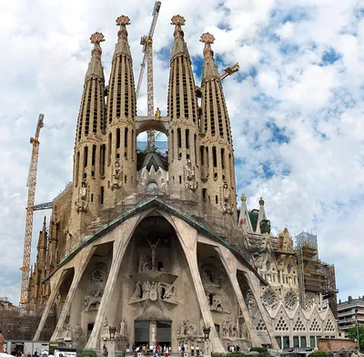 Собор Sagrada Família: 10 фактов о самом одиозном долгострое мира | myDecor
