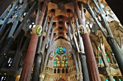 Посмотрите, как будет выглядеть храм в Барселоне, который строят 140 лет