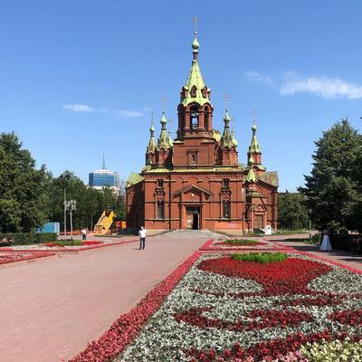 File:Chelyabinsk Alexander Nevsky Church (The Organ Hall) entrance.jpg -  Wikimedia Commons