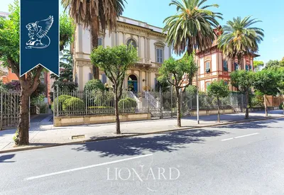 Chiavari, Italy - July 3, 2019: Old square in Chiavari town near Genoa on  sunny summer day, Liguria Stock Photo - Alamy