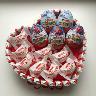 Купить сладкие оригинальные подарки валентинки \"Kinder Surprise\" недорого с  доставкой по Москве и МО.