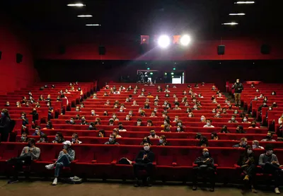 SKYLINE Cinema: в Минск приходит новый формат кинотеатра: с «парящими»  экранами и лазерными проекторами