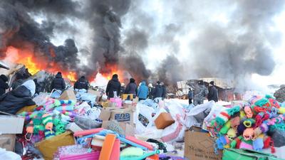 В Самаре крупный пожар - горит Кировский рынок - YouTube