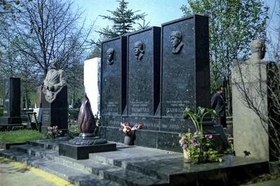 Памятники на Троекуровском кладбище | Заказать надгробие на могилу