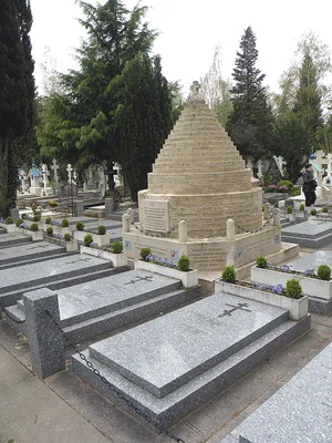 Известные кладбища