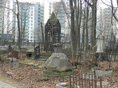 Новодевичье кладбище в Санкт-Петербурге