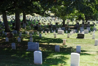 Надгробия на американском военном национальном мемориальном кладбище в сша  | Премиум Фото