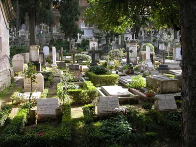Зачем в Италии выкапывают покойников? С юмором о вечном | Наблюдая за  итальянцами | Дзен