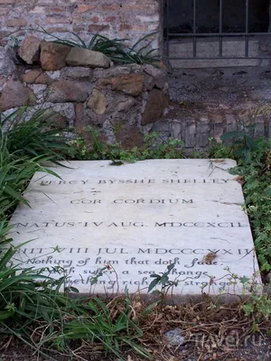 Гестаповца Э.Прибке тайно похоронили на тюремном кладбище в Италии — РБК