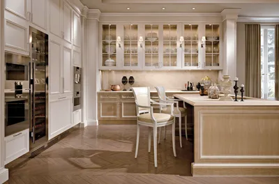 Современная кухня в классическом стиле Кухня фасад массив березы, цвет  итальянский орех из Современная классика - купить в компании «Маэстро»