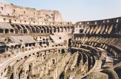 Колизей. Рим. Италия. / Колизей самый большой амфитеатр античного мира Его  начали строить в 72 году нэ, а в 80 году он был освящён императором Титом