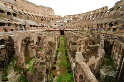 Колизей внутри древнего Рима Стоковое Изображение - изображение  насчитывающей панорама, династия: 211326121