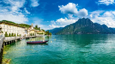Небольшой городок Tavernola на озера комо в Италии Стоковое Фото -  изображение насчитывающей идиллично, известно: 171581198